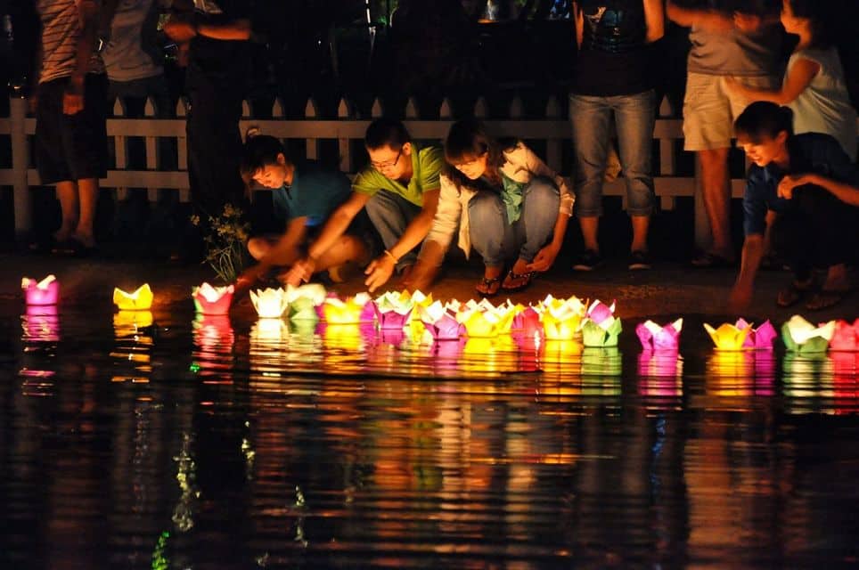 Rộn ràng những lễ hội truyền thống Việt Nam theo âm lịch (Phần 2)