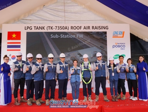 LỄ CẤT NÓC DỰ ÁN LẮP ĐẶT BỒN NAPHTHA CỦA POSCO E & C