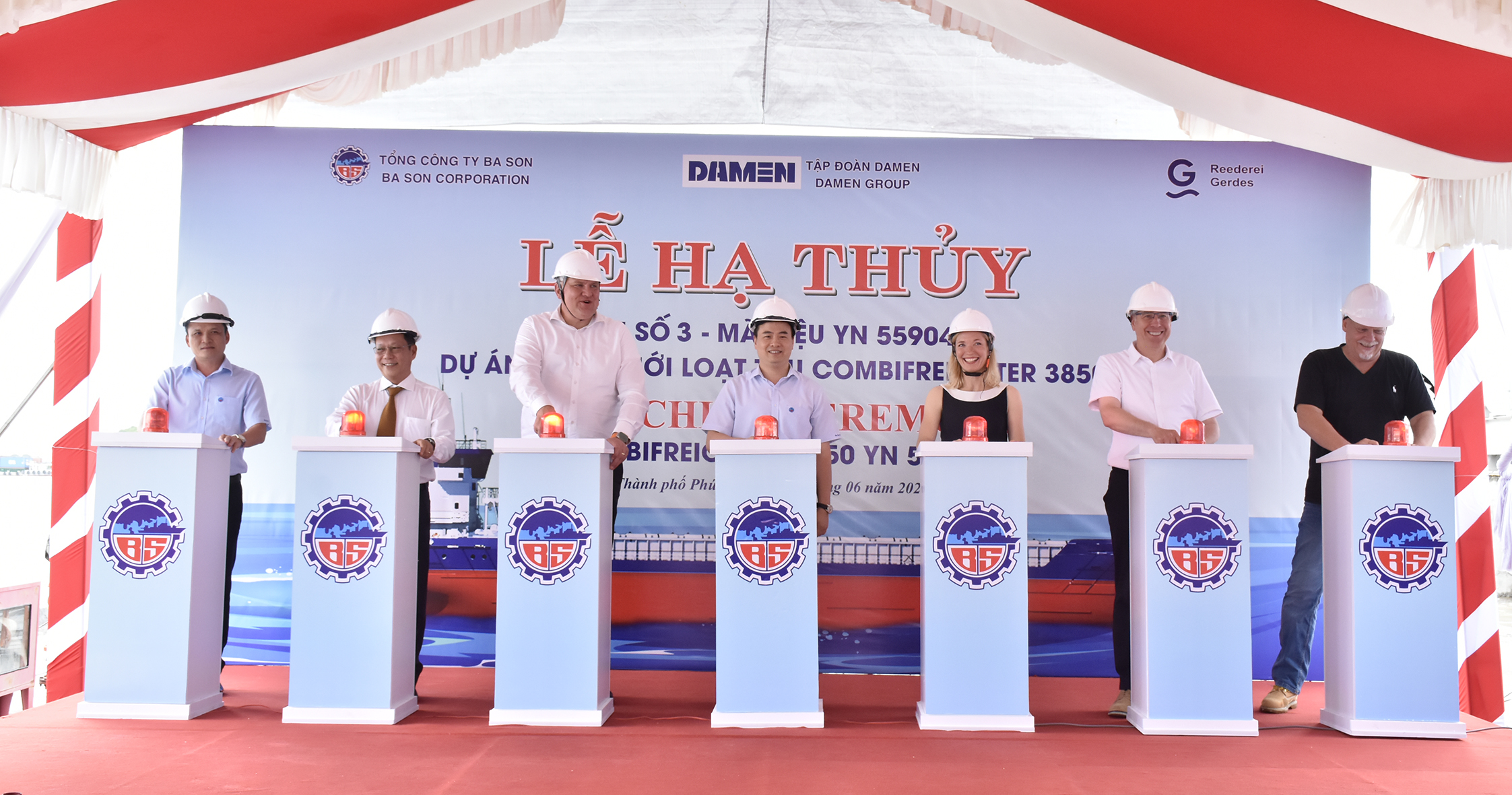 le-ha-thuy-tau-damen-3