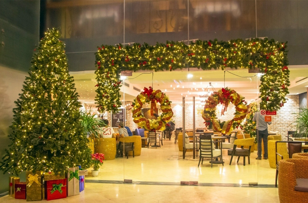 trang-tri-vong-nguyet-que-noel