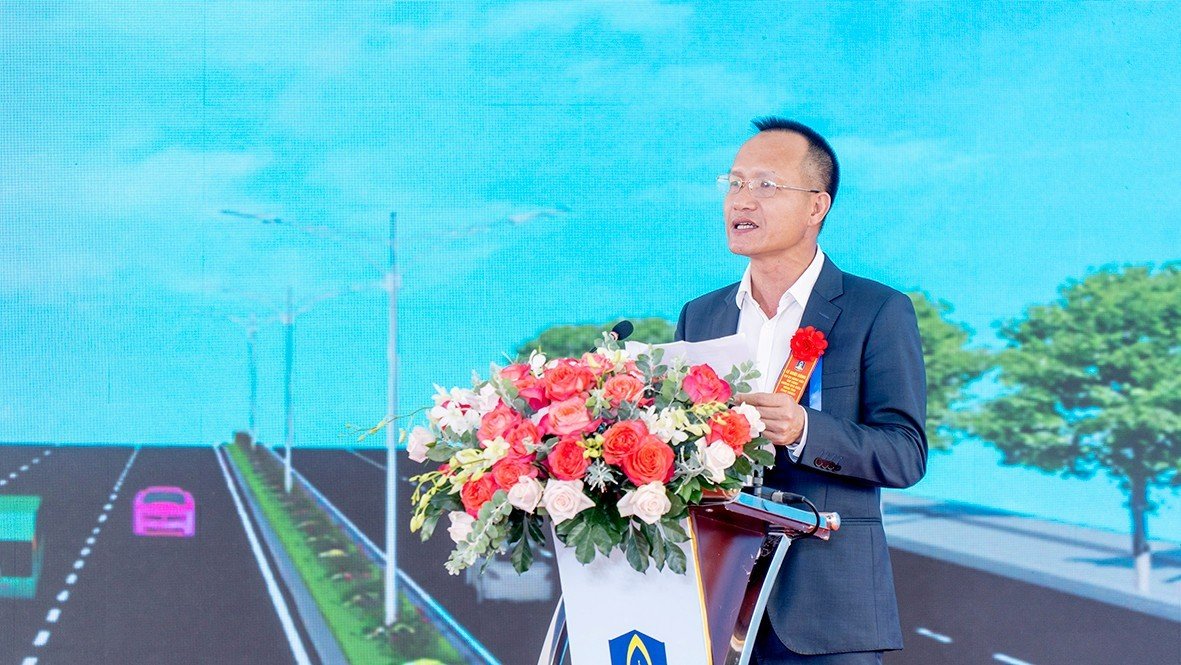Ông Trần Anh Tuấn, Tổng Giám đốc Công ty CP Tập đoàn Đạt Phương, một trong những nhà thầu của dự án phát biểu tại lễ khởi công.