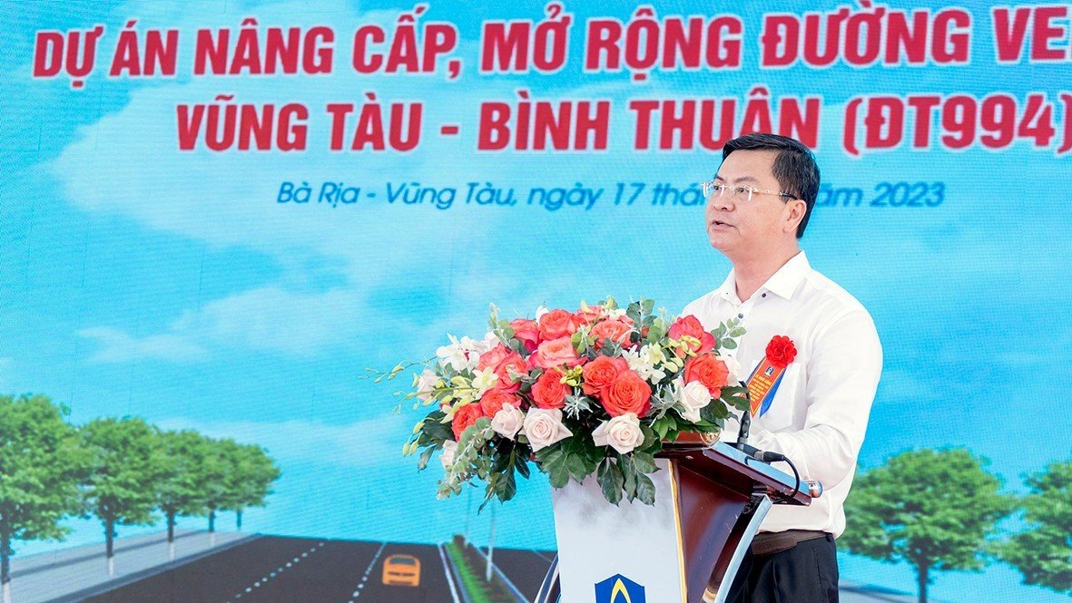 Ông Nguyễn Công Vinh, Phó Chủ tịch UBND tỉnh phát biểu tại buổi lễ khởi công.