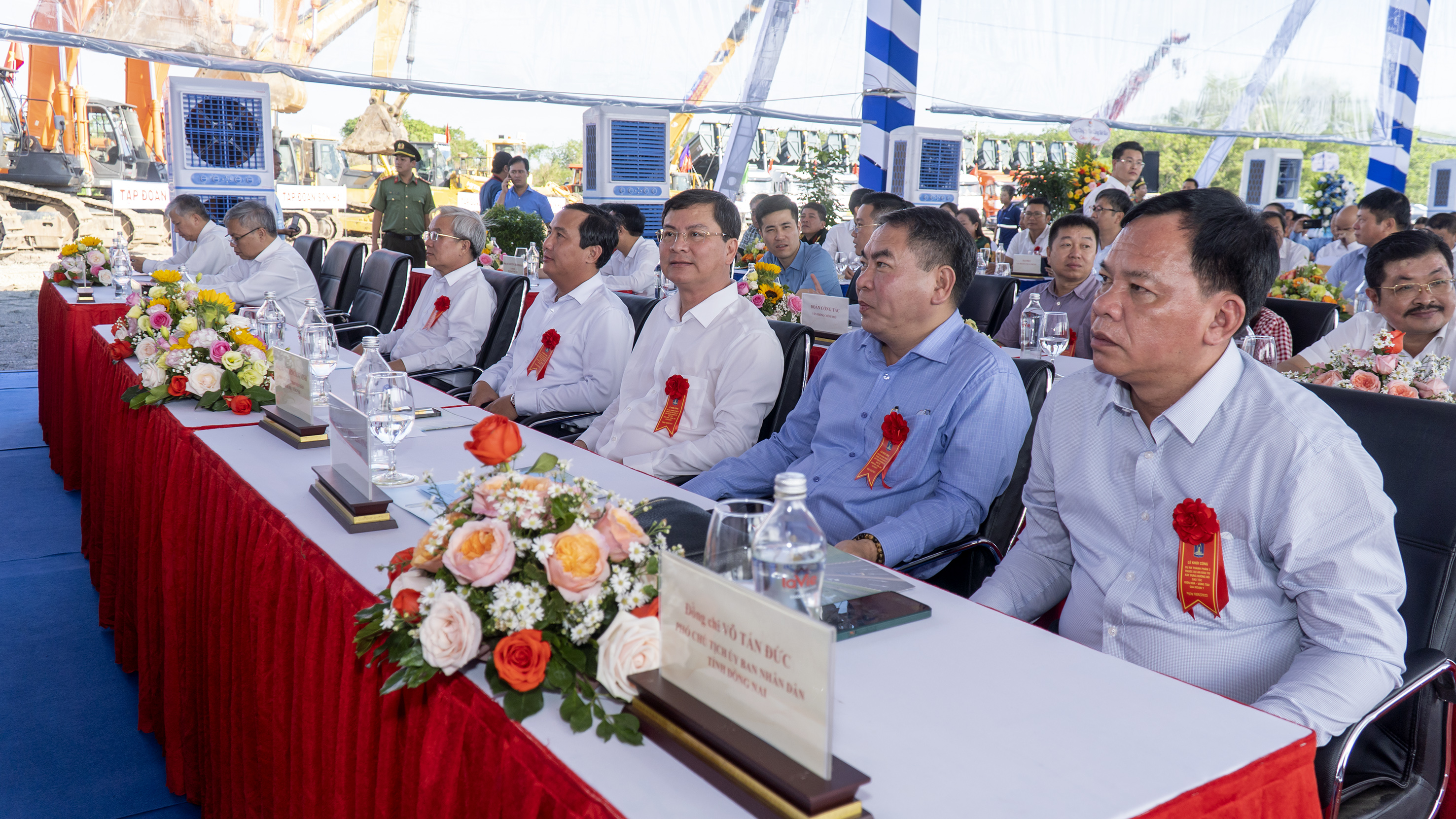 Lãnh đạo tỉnh Đồng Nai và tỉnh Bà Rịa-Vũng Tàu dự lễ khởi công. 